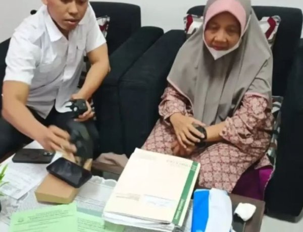 Tersangka Korupsi Pokir Lobar Dewi Dahliana Dipasangi Gelang Pelacak